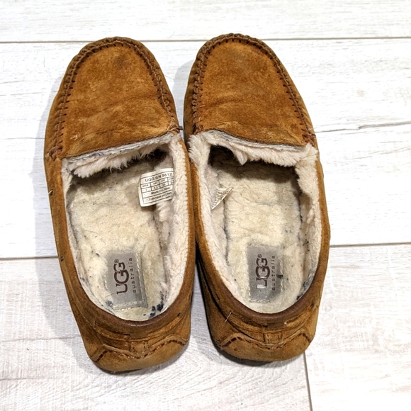 Ugg Moccasin Slippers - Picture 1 of 2